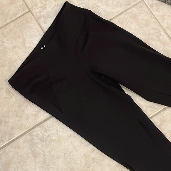 Stylish, sold together. Sleek black leggings with mesh. Top from urban behaviour - Picture 4 of 5